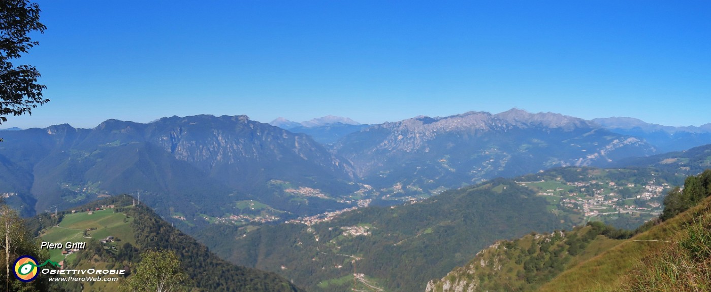 51 Dall'alto ammiro la Val Brembana.jpg